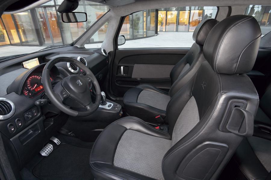 Интерьер Peugeot 1007 RC Concept 2004 года  (фото 16 из 35)